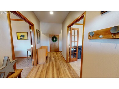 535 N 4th St, Carlton, OR 97111 - photo 3