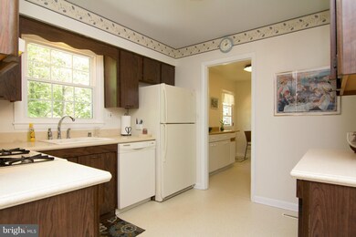 5805 Dale Dr, Sykesville, MD 21784 - photo 7