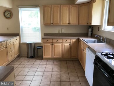 28 Pond View Dr, Plainsboro, NJ 08536 - photo 3