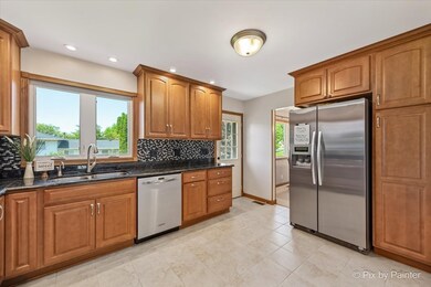 710 Chestnut Ct, Algonquin, IL 60102 - photo 6