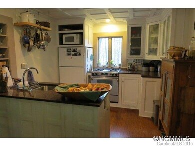 Kitchen - front cabin