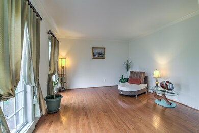 004_LIVING ROOM