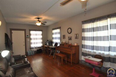 300 SW Orchard St, Topeka, KS 66606 - photo 7