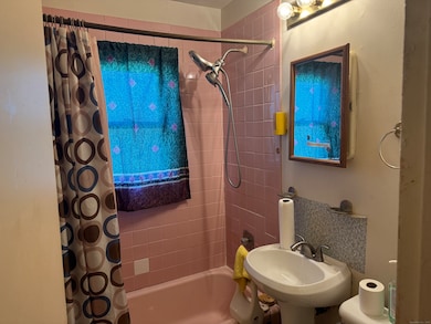 209 Mcgrath Ct, Stratford, CT 06615 - photo 4