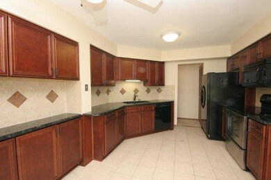 UPDATED EAT-IN KITCHEN