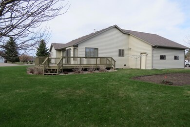 1504 Evergreen Heights Dr NW, Jamestown, ND 58401 - photo 3