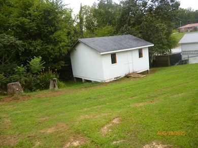 116 Steele St, Waynesboro, TN 38485 - photo 4