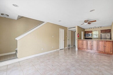 525 11th St unit 6, Galveston, TX 77550 - photo 2