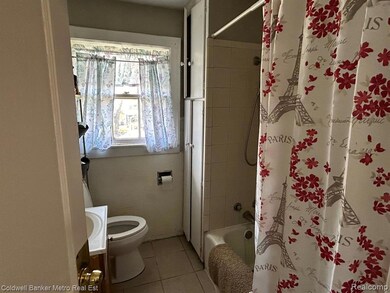 669 N Perry St, Pontiac, MI 48342 - photo 5