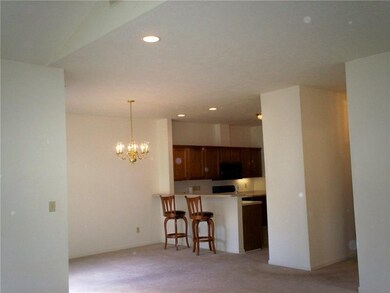 BREAKFAST BAR WITH STOOLS