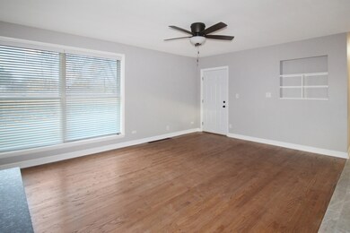 516 Crescent St unit 2, Wheaton, IL 60187 - photo 3