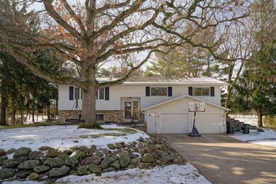 5555 Shamrock Ln, Fitchburg, WI 53711 - photo 3