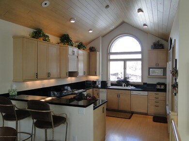 Kitchen/ Bar Area