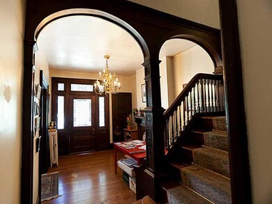 Entry/Foyer.