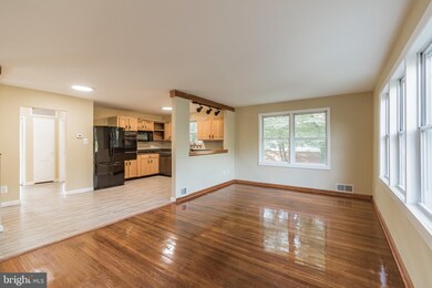 12305 Dalewood Dr, Silver Spring, MD 20902 - photo 5