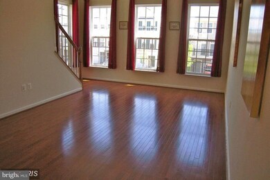 15732 John Diskin Cir, Woodbridge, VA 22191 - photo 3