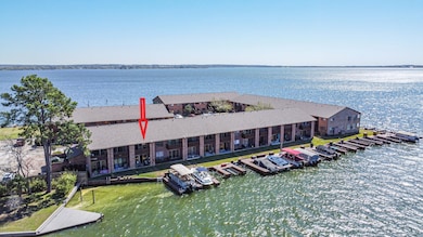 Located on no wake cove.