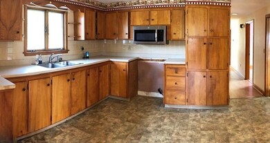 8 Milford Rd, South Grafton, MA 01560 - photo 5