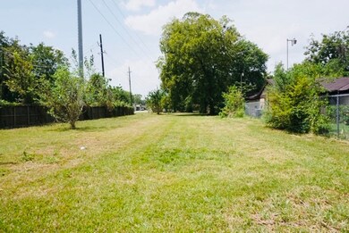 9201 Lanewood Dr, Houston, TX 77016 - photo 2