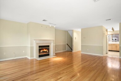 453 E Putnam Ave unit 3F, Cos Cob, CT 06807 - photo 3