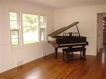 117 Chandler Dr, Mundelein, IL 60060 - photo 2