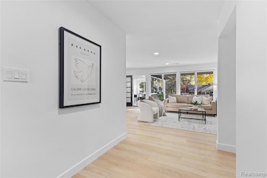 1048 Satterlee Rd, Bloomfield Hills, MI 48304 - photo 3