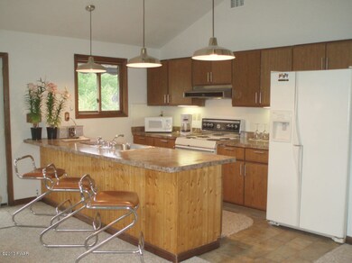 147 Meadow Ridge Acres Rd, Dingmans Ferry, PA 18328 - photo 4