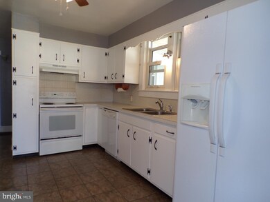 225 E 2nd Ave, Ranson, WV 25438 - photo 2