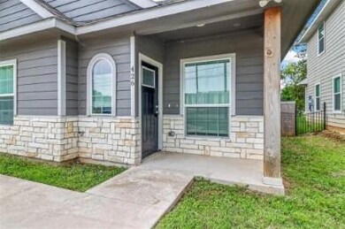 426 W Coffin St, Denison, TX 75020 - photo 2