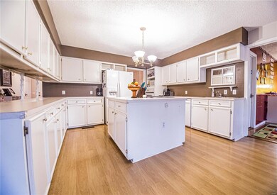 2880 Carrie Ann Cir, Poplar Bluff, MO 63901 - photo 5