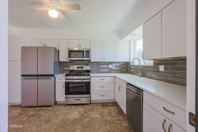 10123 W Caron Dr, Sun City, AZ 85351 - photo 5