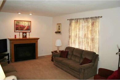 3327 Pequot Dr, Reading, PA 19608 - photo 5