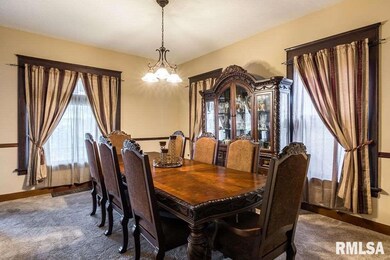 917 W Locust St, Davenport, IA 52804 - photo 5