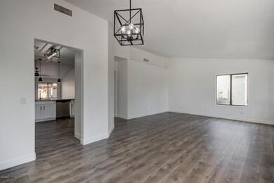 538 W Mesquite St-13