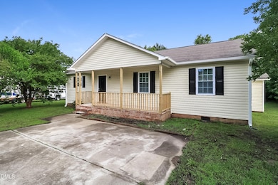 629 Bullhart Dr, Zebulon, NC 27597 - photo 2