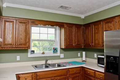 828 Greenbriar Rd, Mount Washington, KY 40047 - photo 4