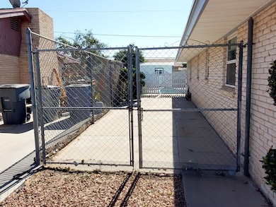10220 Singapore Ave, El Paso, TX 79925 - photo 2