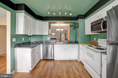 6304 Mary Todd Ct, Centreville, VA 20121 - photo 7