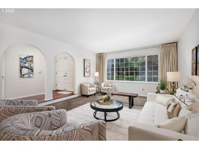 Living Room/Entrance
