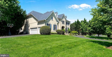 1445 Mayhurst Blvd, McLean, VA 22102 - photo 2