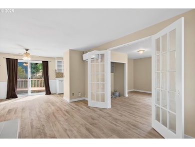 Living Room/Entrance