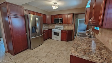 9727 Deltona Dr, New Middletown, OH 44442 - photo 4