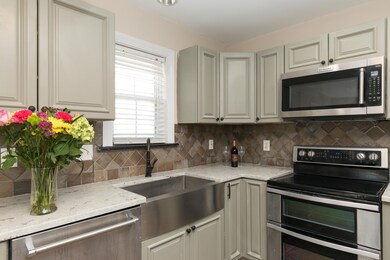 11-3332 Queensgate-MLS