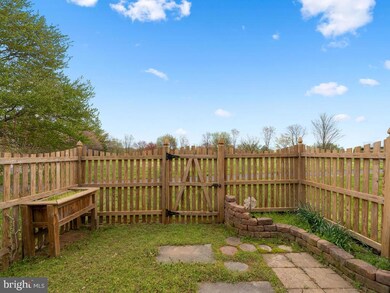 14369 Beaker Ct, Burtonsville, MD 20866 - photo 5