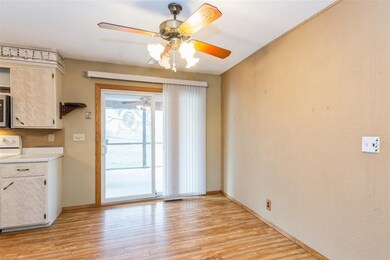 3221 Tamara Dr SW, Cedar Rapids, IA 52404 - photo 7