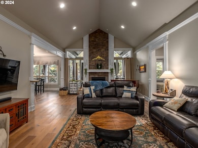 Living Room-Vaulted Ceilings