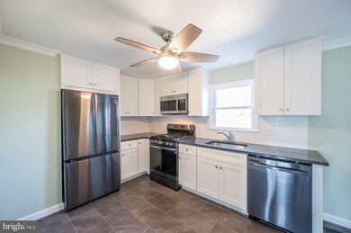 1004 Grovehill Rd, Halethorpe, MD 21227 - photo 7