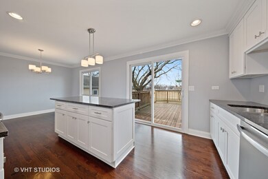 852 S Cedar Ave, Elmhurst, IL 60126 - photo 2