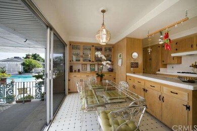 Kitchen dining area