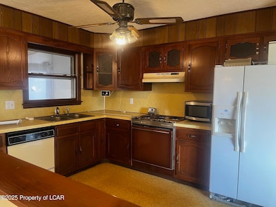 1036 Allen Dr, Hazleton, PA 18201 - photo 6